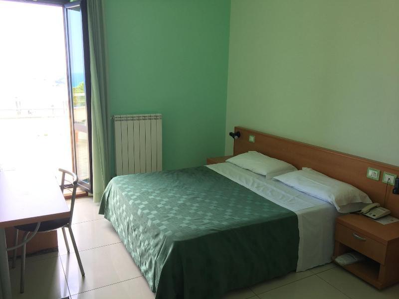 סן ניקולה ארצ'לה Hotel Villa Principe מראה חיצוני תמונה